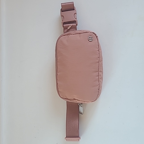 Lululemon Everywhere Belt Bag 1L Pastel Pink - Picture 3 of 14